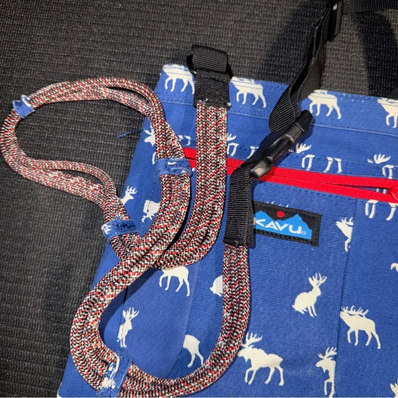 KAVU Blue Moose Print Crossbody Bag - Picture 2 of 8